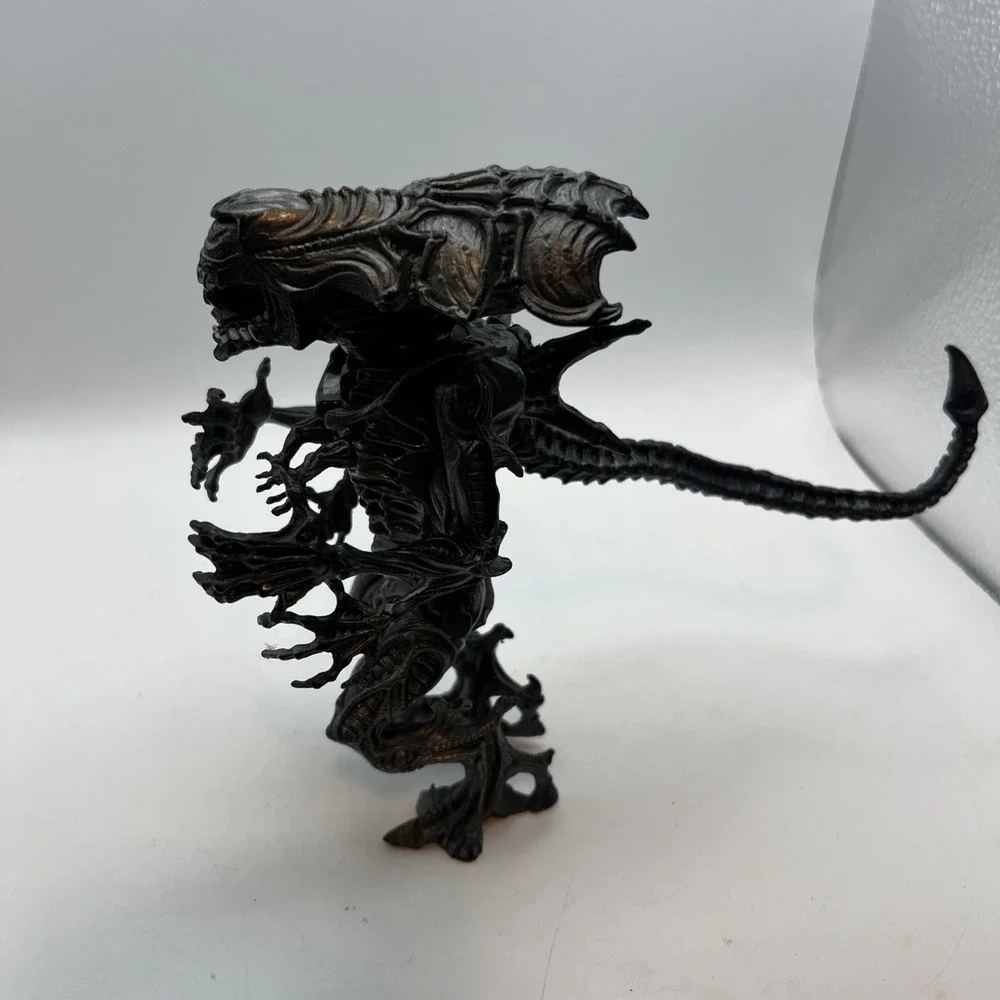 Alien Action Figures Set of 3 in Assorted Colors